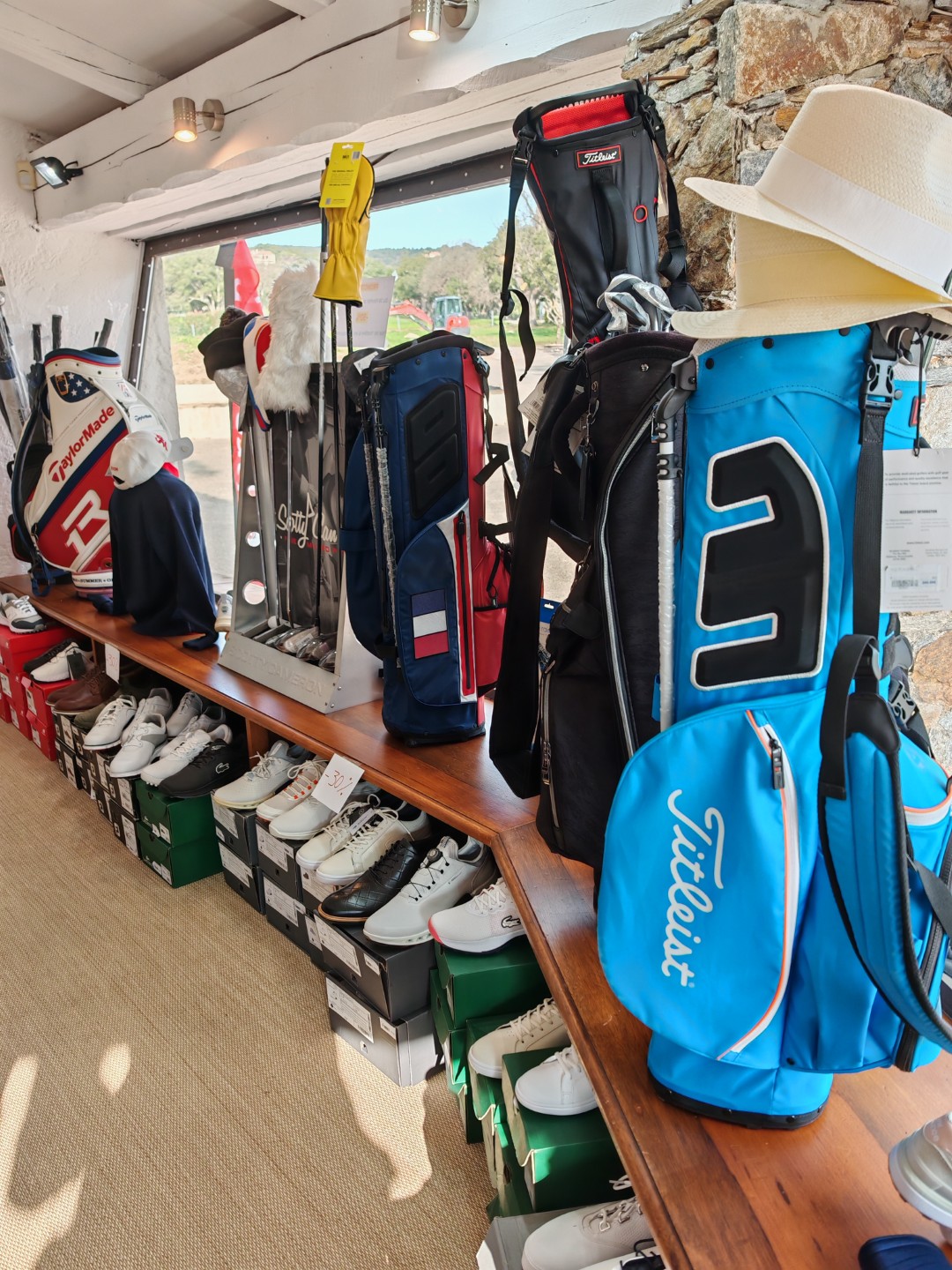 proshop-golf-de-beauvallon-1-Grande.jpg